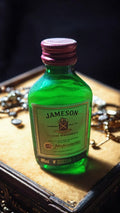 Mignonnette Jameson Irish Whiskey vintage, bouteille verte 50ml, édition ancienn