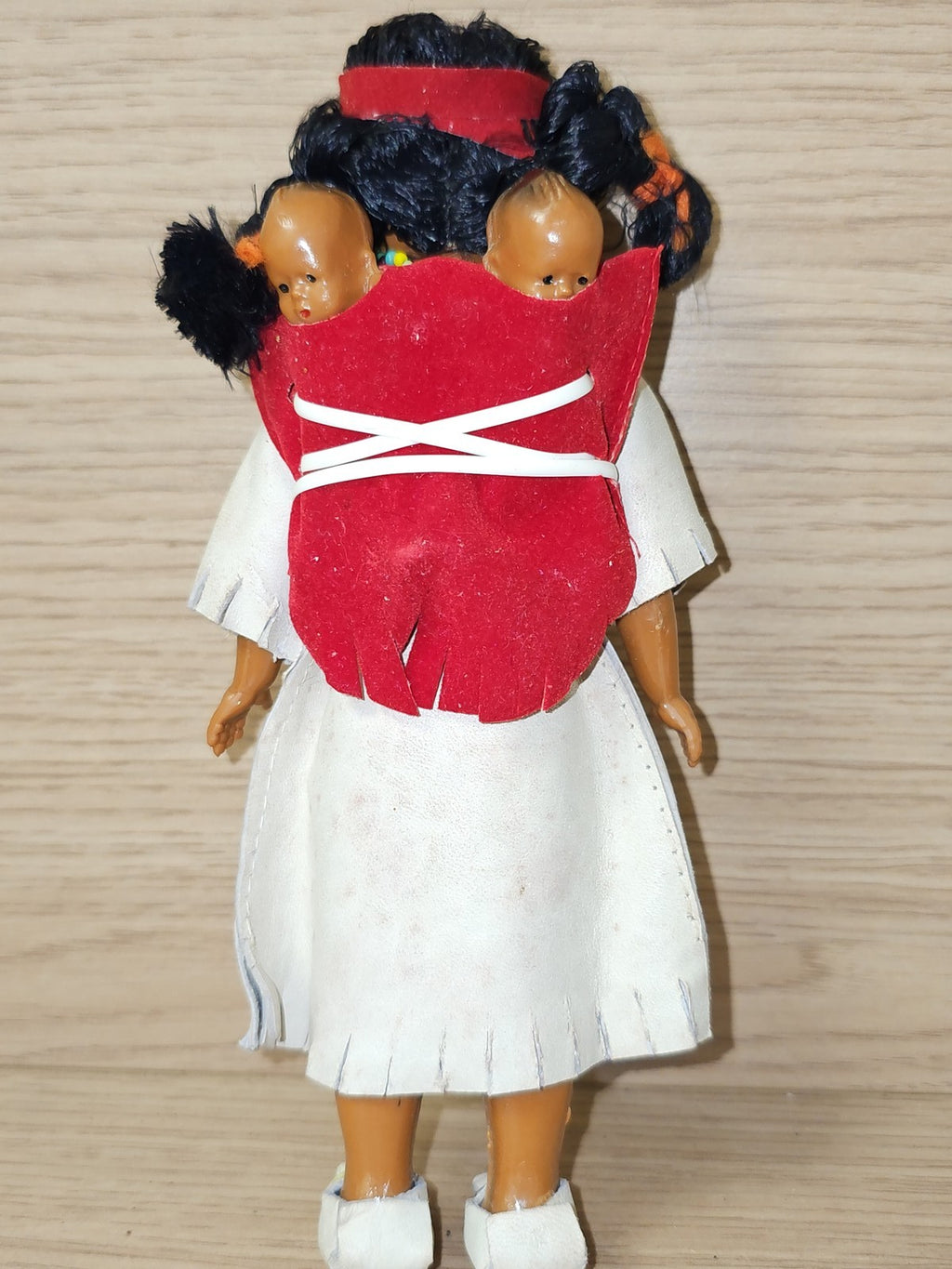 Poupée vintage amérindienne en plastique, fille, souvenir ancien à collectionner
