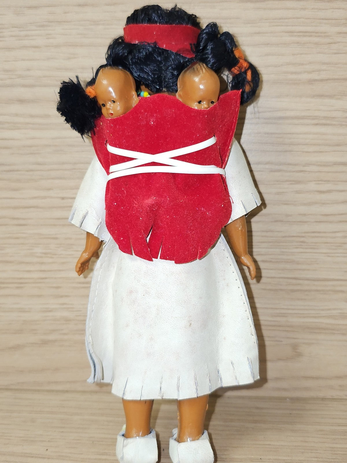 Poupée vintage amérindienne en plastique, fille, souvenir ancien à collectionner