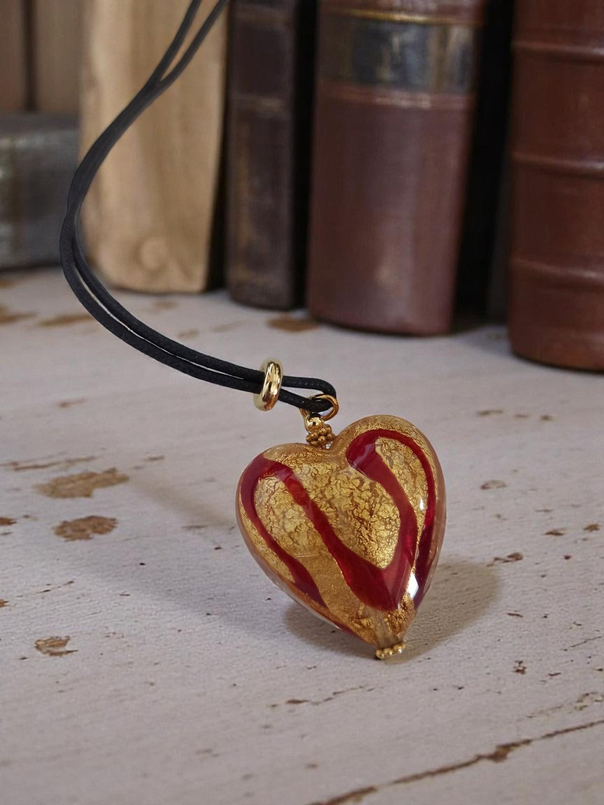 Collier pendentif c?ur vintage en verre rouge et doré, bijou rétro romantique