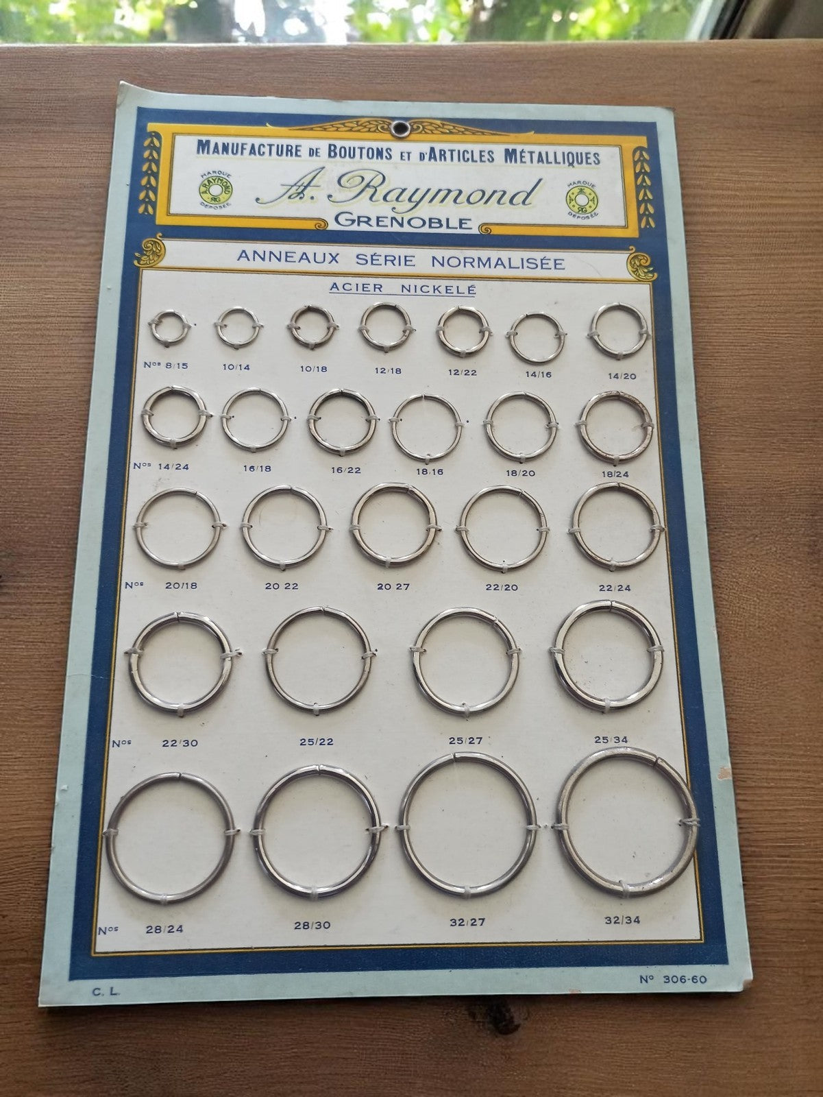 Carte anneaux métalliques vintage A. Raymond Grenoble acier nickelé France
