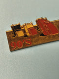 Vintage pin's 90's rétro, émaillé, inscription rouge, collection (Ref 9)