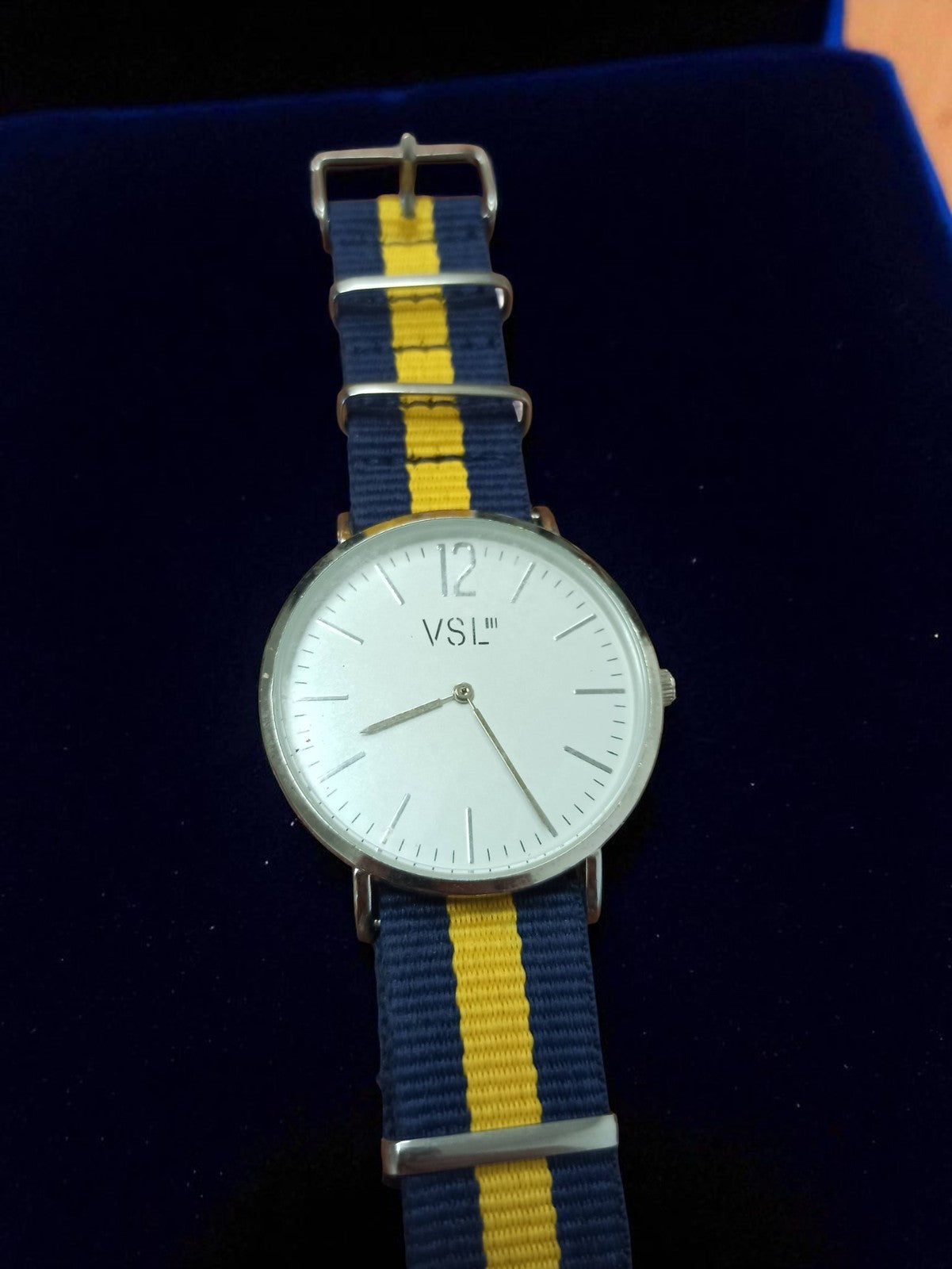 Montre femme VSL vintage cadran blanc bracelet tissu bleu jaune rétro
