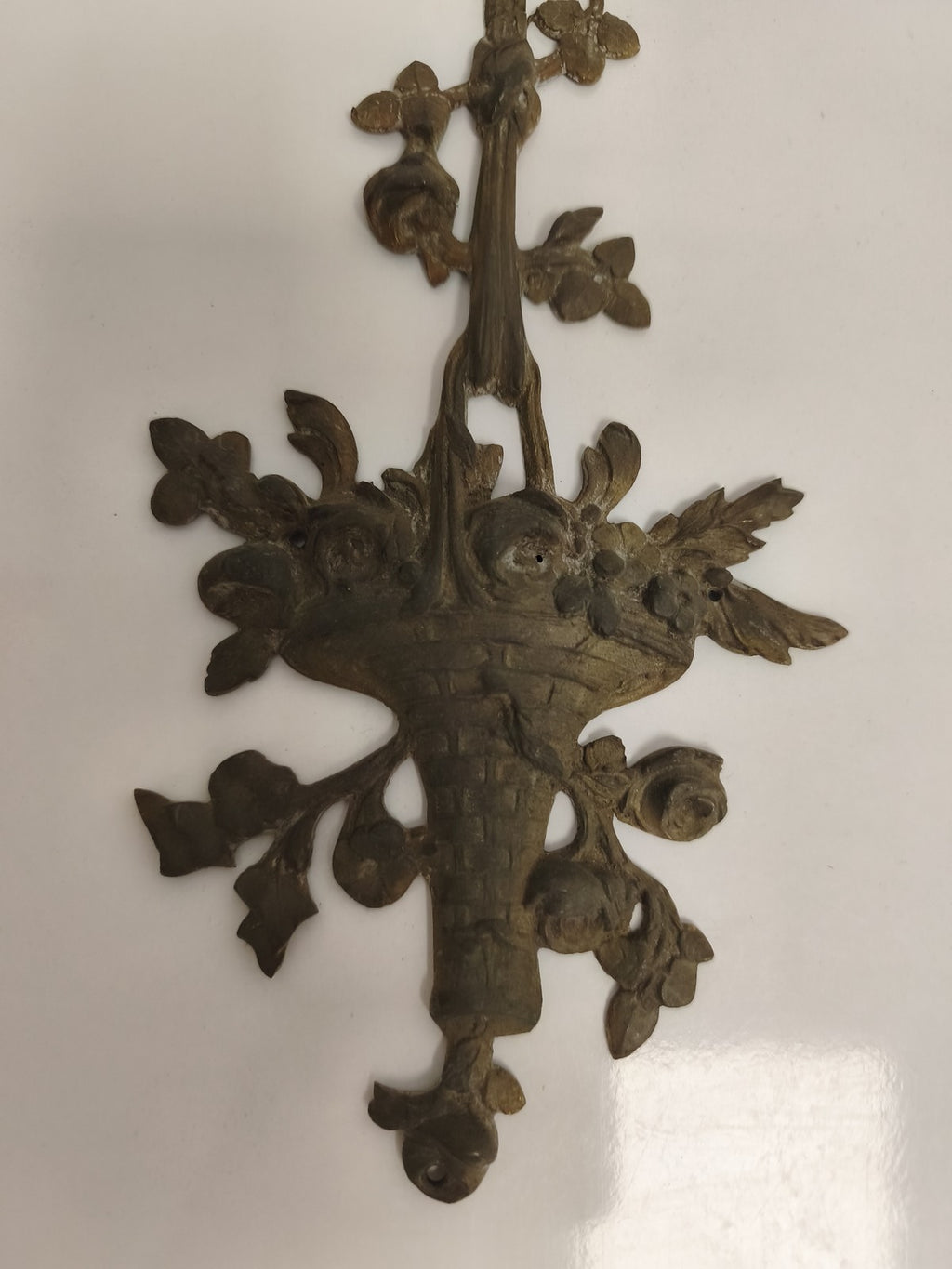 Ancien ornement bronze panier fleurs style Louis XVI déco applique ruban