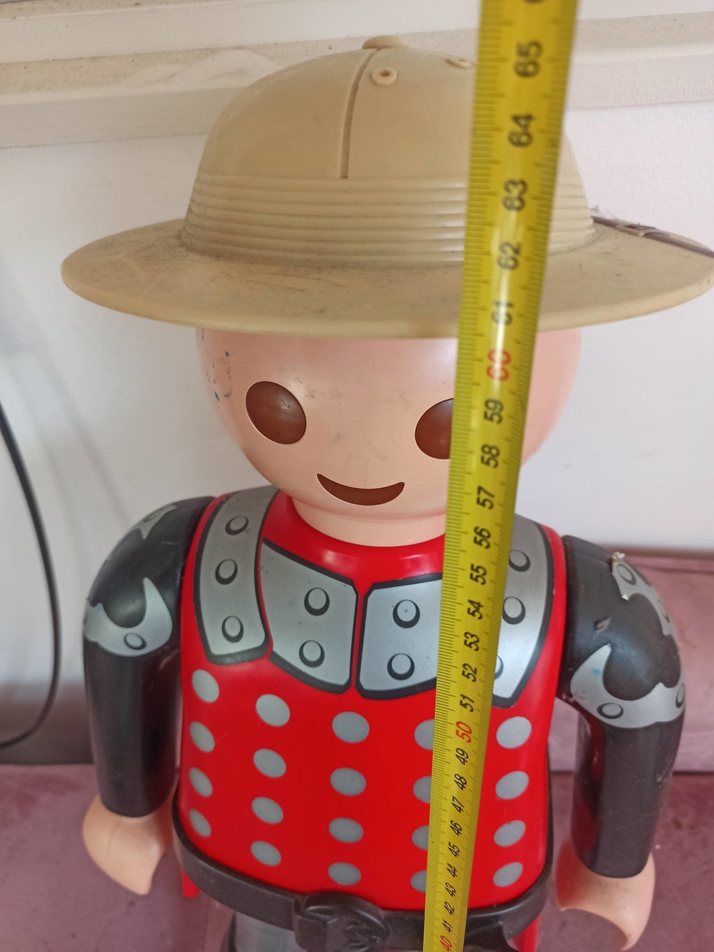 Figurine Playmobil Jumbo XXL articulée rouge casque beige jouet d’occasion