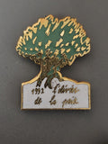 Pin's ancien rétro 1992 L'Olivier de la Paix ? Badge collection vintage France