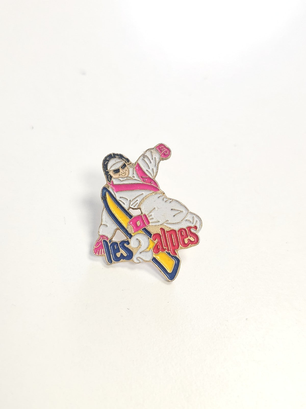 Pin's rétro ancien Les 2 Alpes ? badge collection vintage ski station montagne