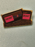 Vintage pin's publicitaire Tacotac jeu de grattage, rectangulaire, années 80-90
