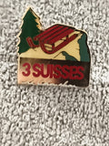 Pin's vintage 3 Suisses traîneau sapin montagne badge ancien (Ref 5)