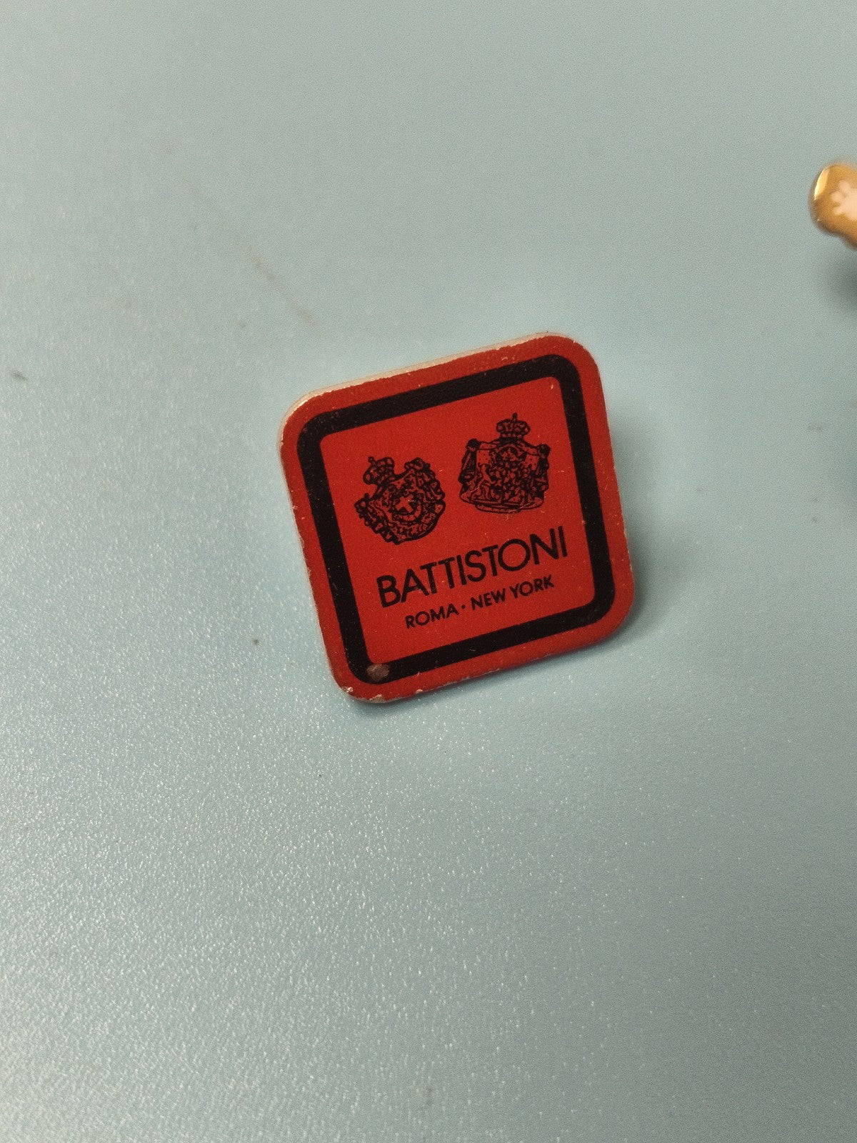 Vintage pin's Battistoni carré rouge Roma New York collection (Ref 17)