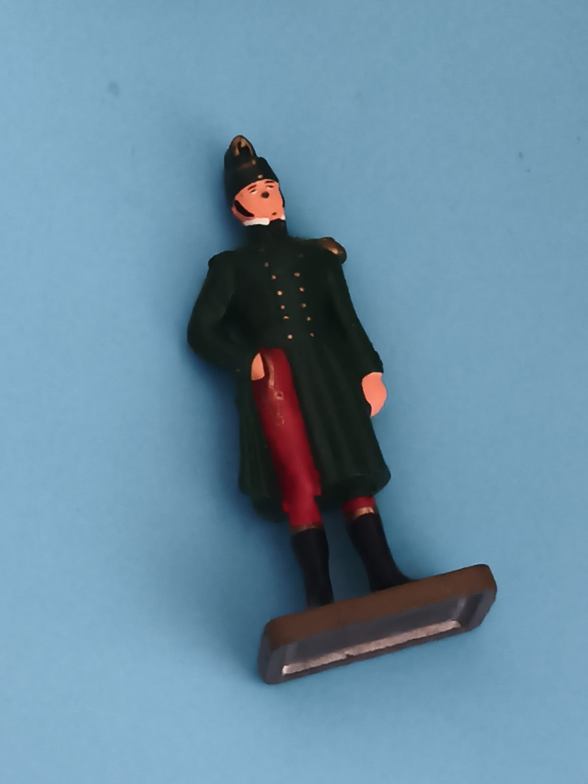 Figurine soldat ancien en plomb uniforme vert rouge, statuette militaire vintage