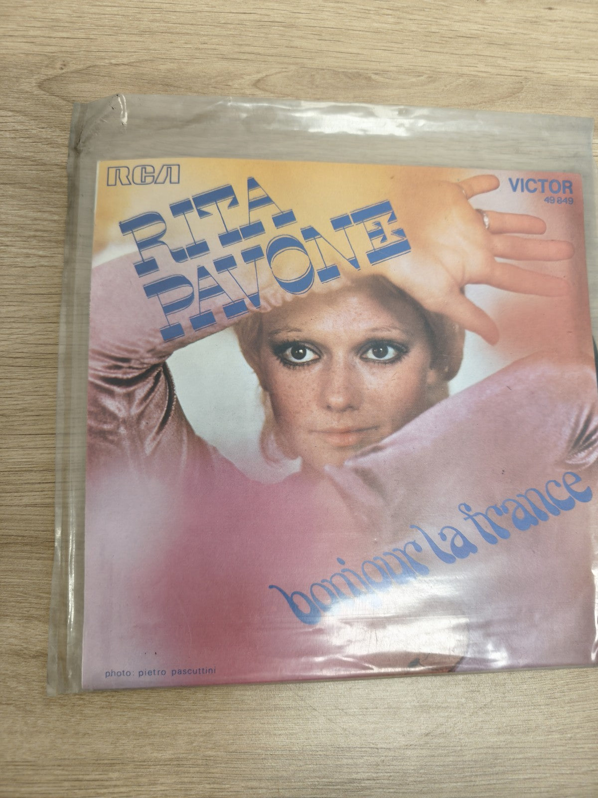 Vinyle 45 tours Rita Pavone Bonjour la France RCA Victor pochette couleur