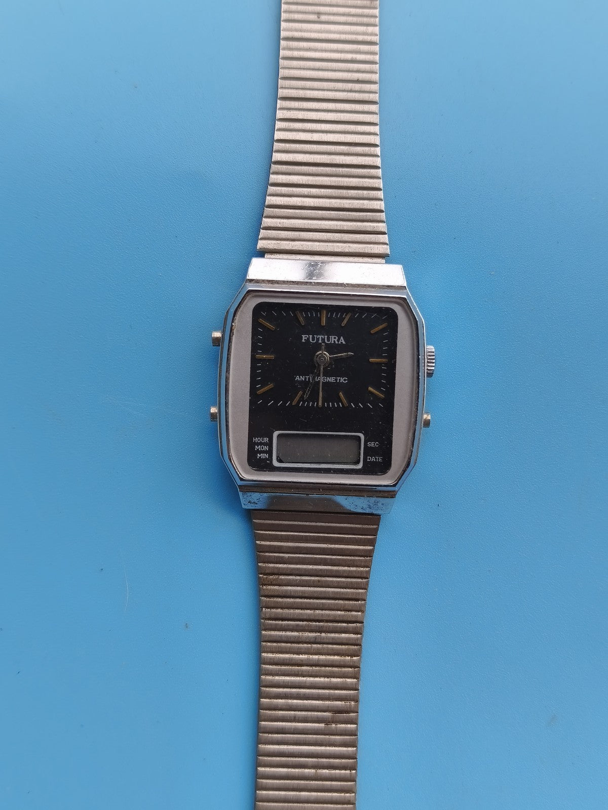 Montre ancienne Futura antimagnetic rétro, vintage pour collectionneur, montre-b
