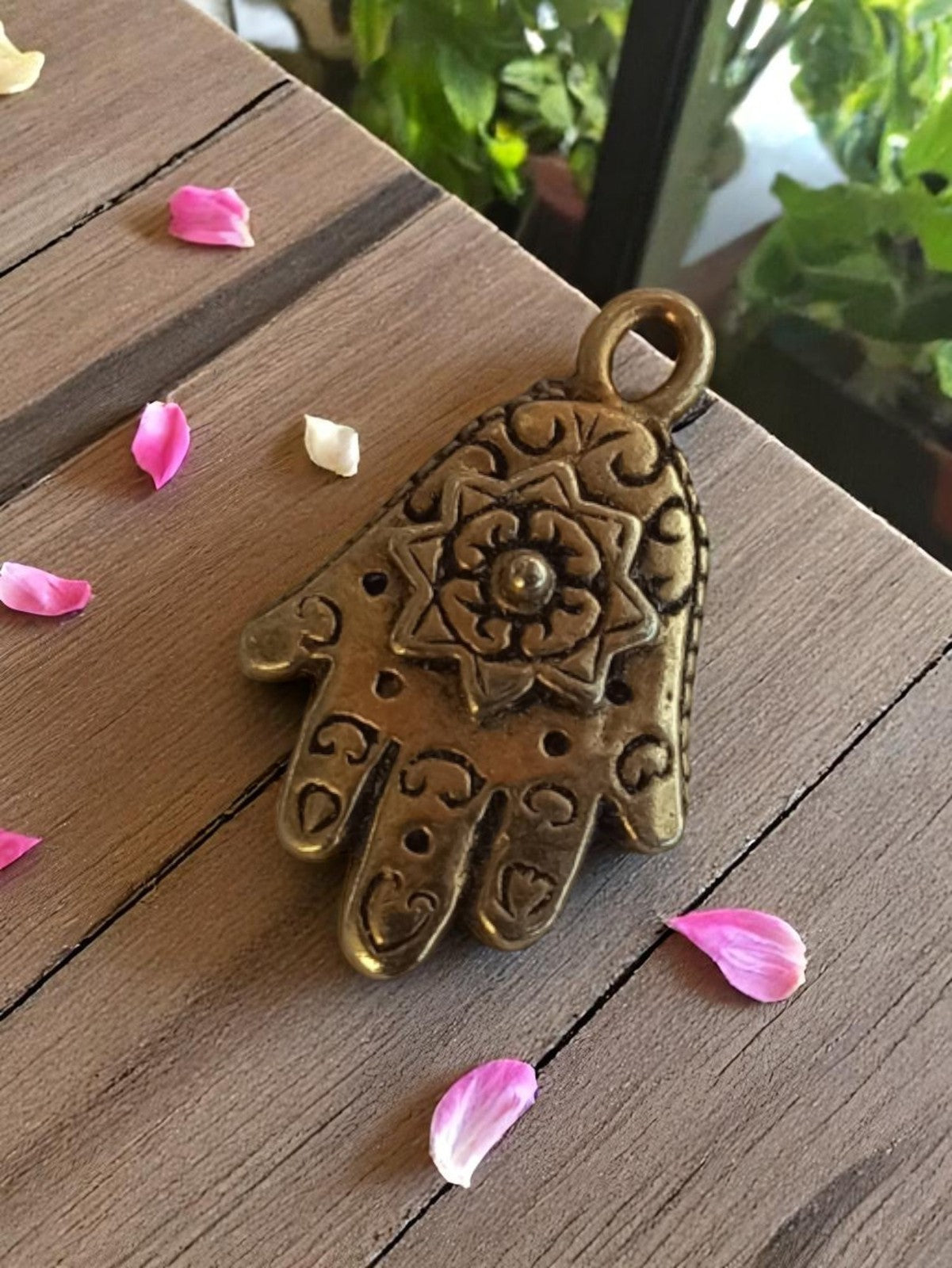 Pendentif main Hamsa vintage métal doré années 50 amulette orientale