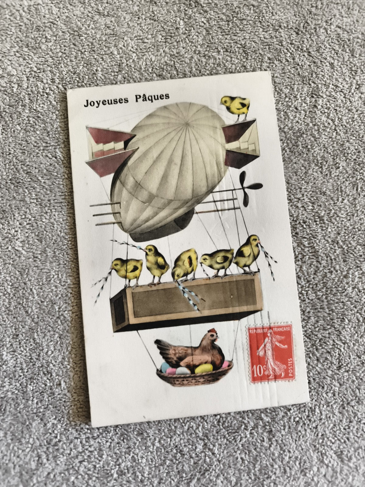 CPA Pâques Joyeuses Poules Poussins Ballon Zeppelin Timbre France