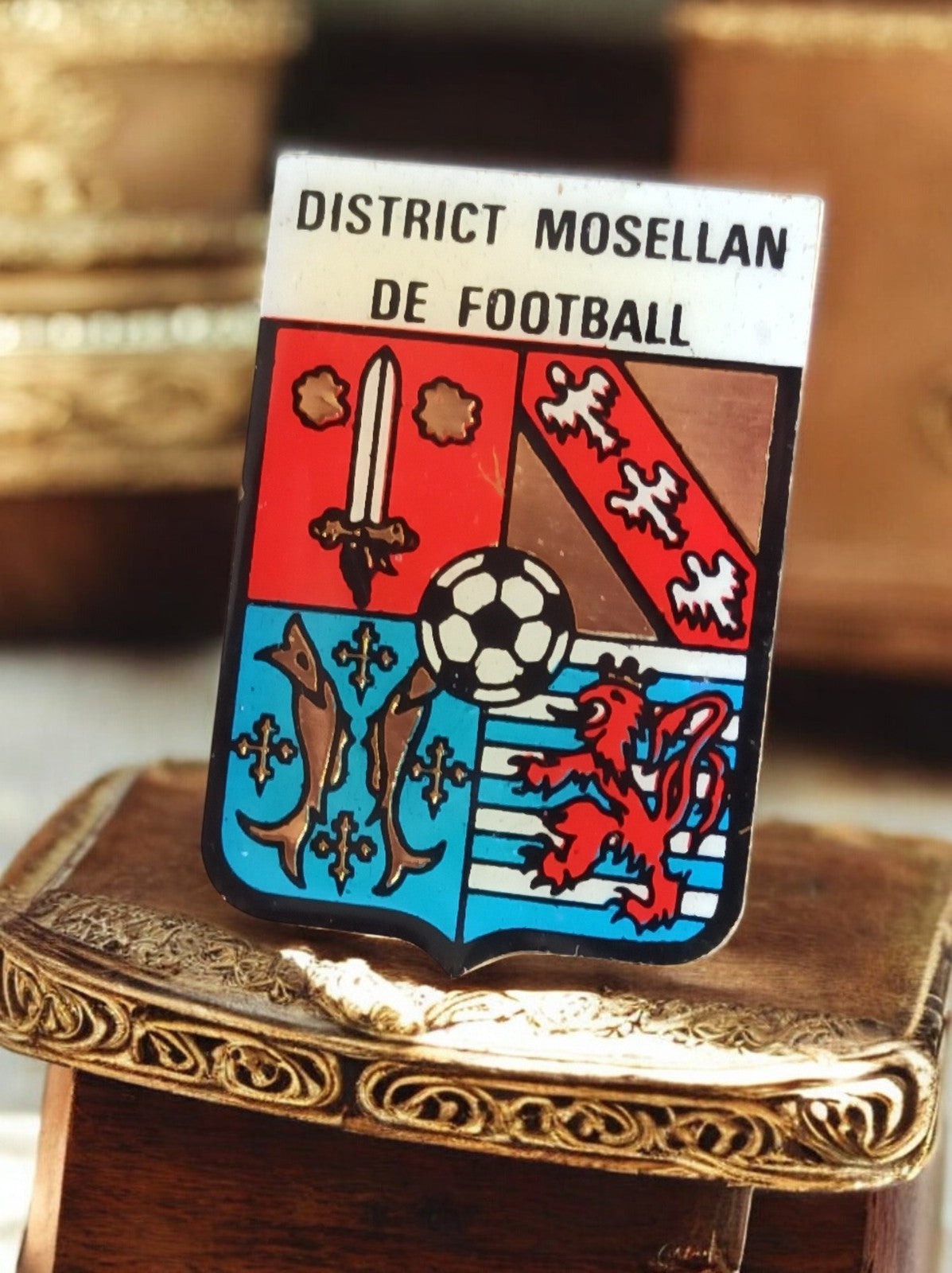 Pin's émaillé District Mosellan Football vintage blason ancien badge