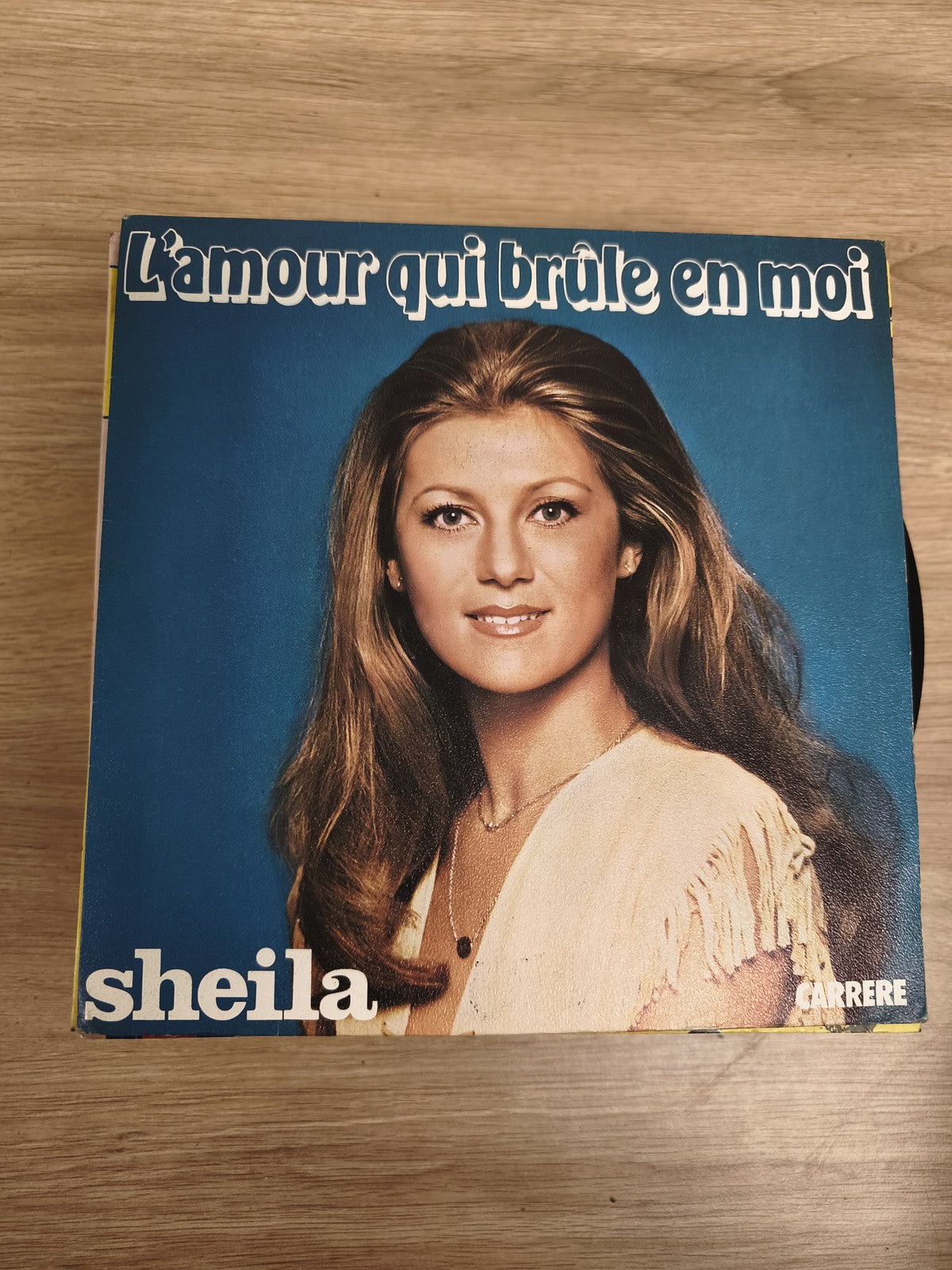 Vinyle 45 tours Sheila L'amour qui brûle en moi pochette couleur Carrere