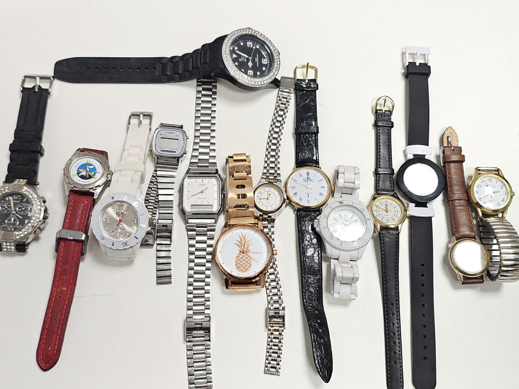 Lot montres femme diverses marques non testées mix occasion à réparer ou pièces