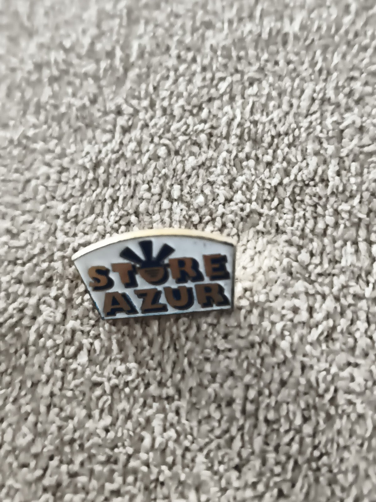 Pin's vintage STORE AZUR émail, logo publicitaire, badge années 80-90 (Ref 8)