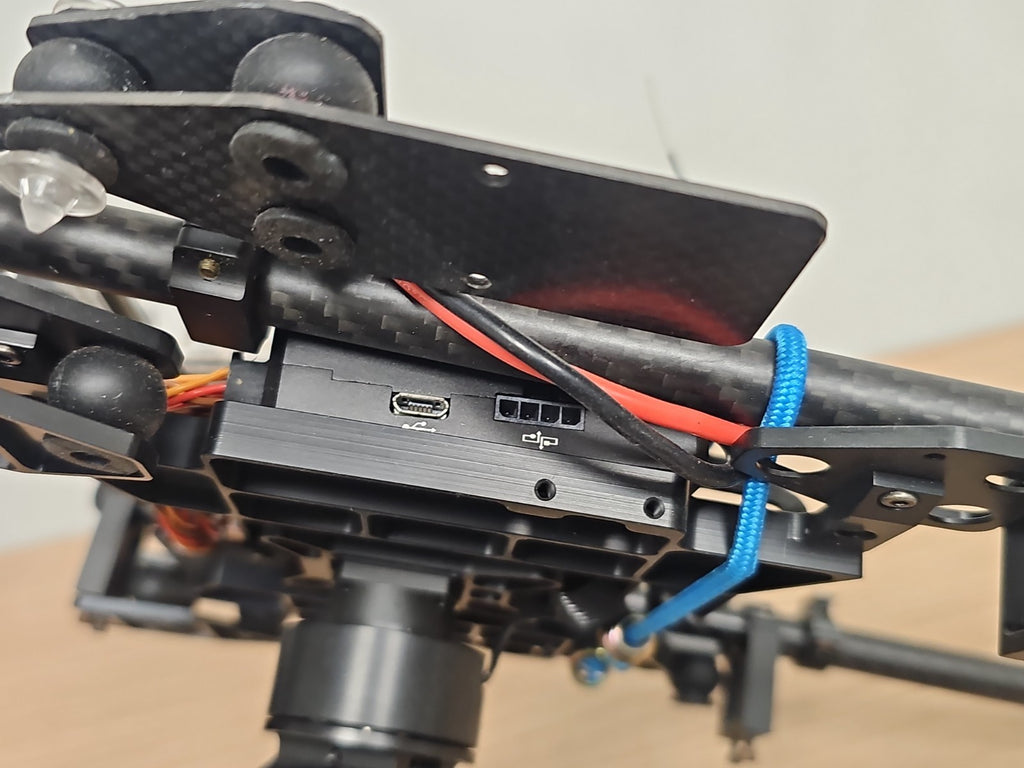 Gimbal Zenmuse pour drone carbone avec GoPro et module Futaba