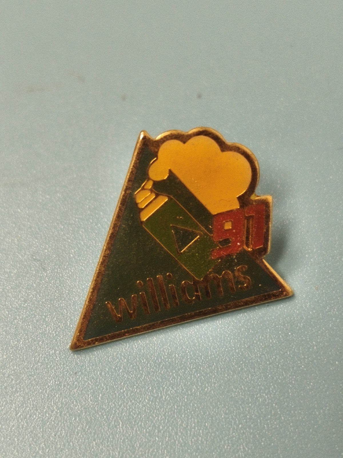 Pin's vintage Williams 91 triangle émaillé collection rétro ancien ref 19