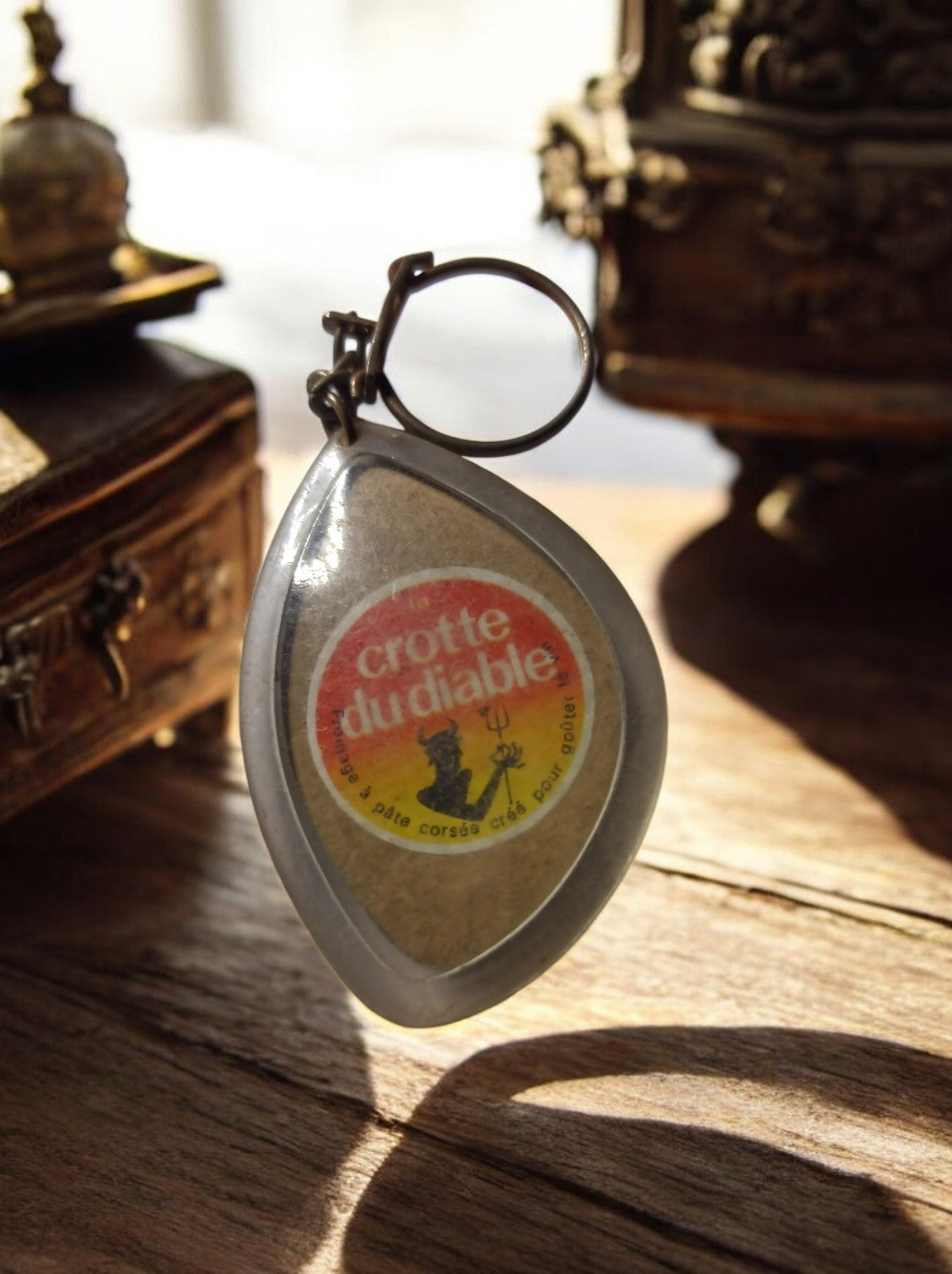 Porte-clés vintage publicitaire Crotte du Diable années 70 forme goutte rétro