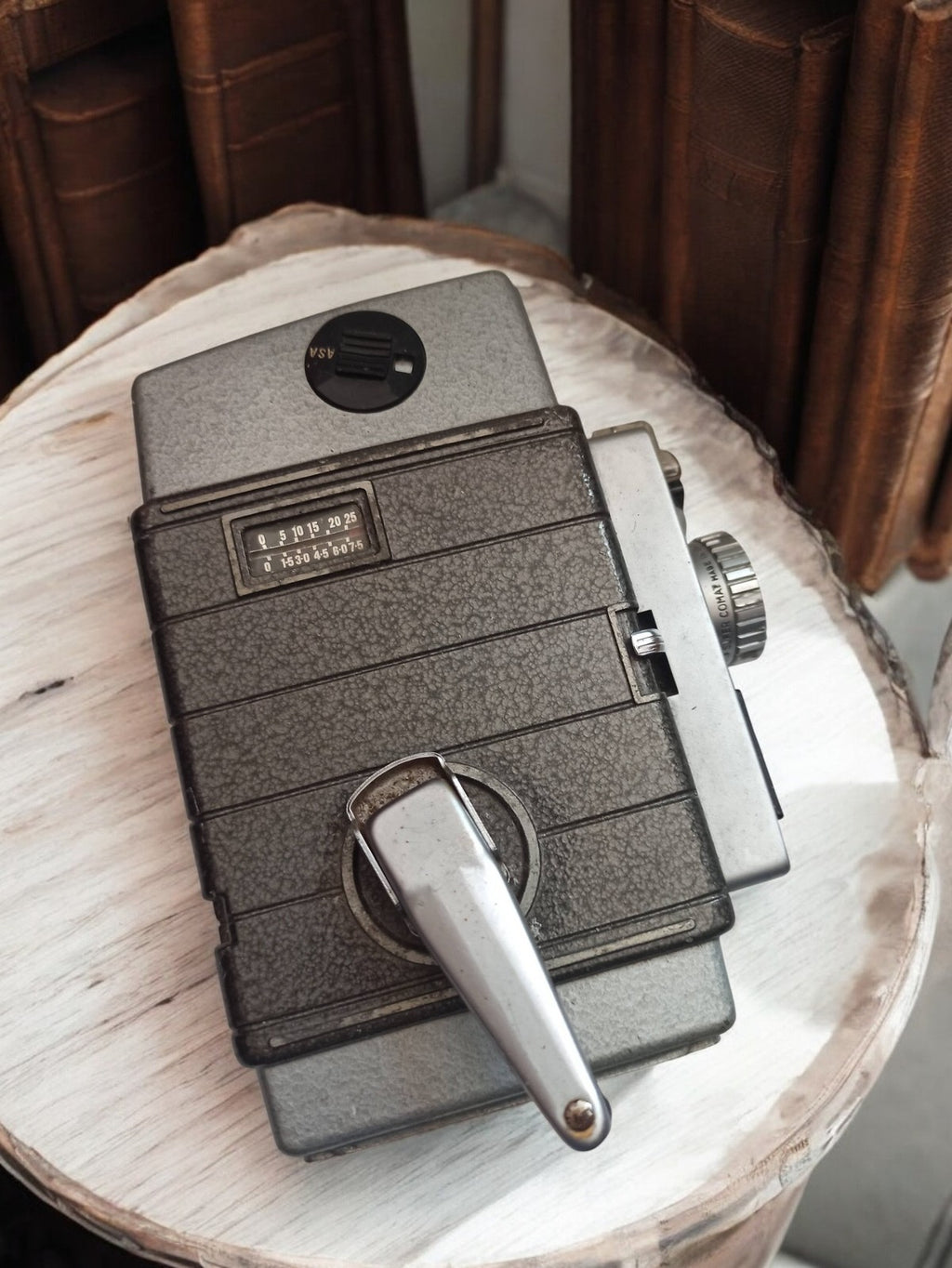 Caméra vintage Bell & Howell à manivelle, ancien appareil rétro USA
