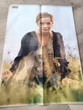 Poster magazine ONE jeune femme assise herbe photo mode