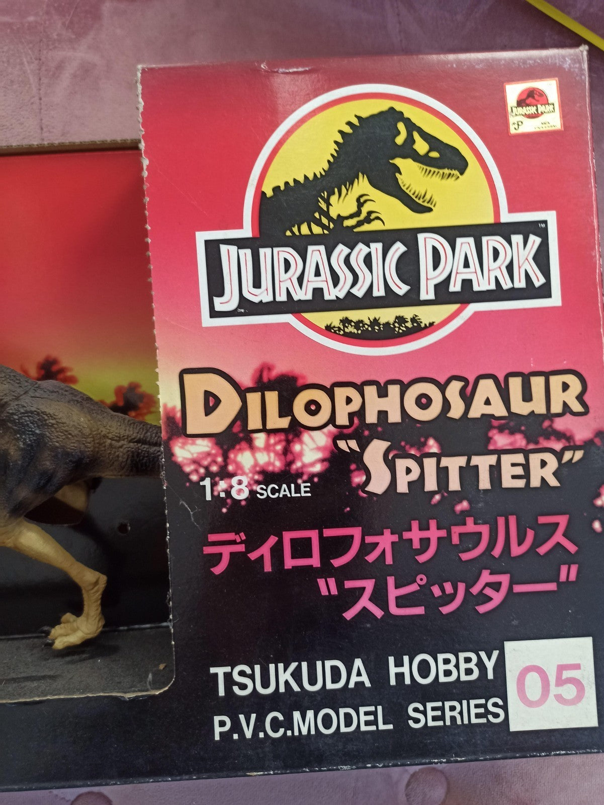 Figurine Jurassic Park Dilophosaurus Tsukuda Hobby PVC modèle 1:8 boîte 05