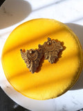 Boucles d?oreilles anciennes vintage motif baroque finition dorée à restaurer
