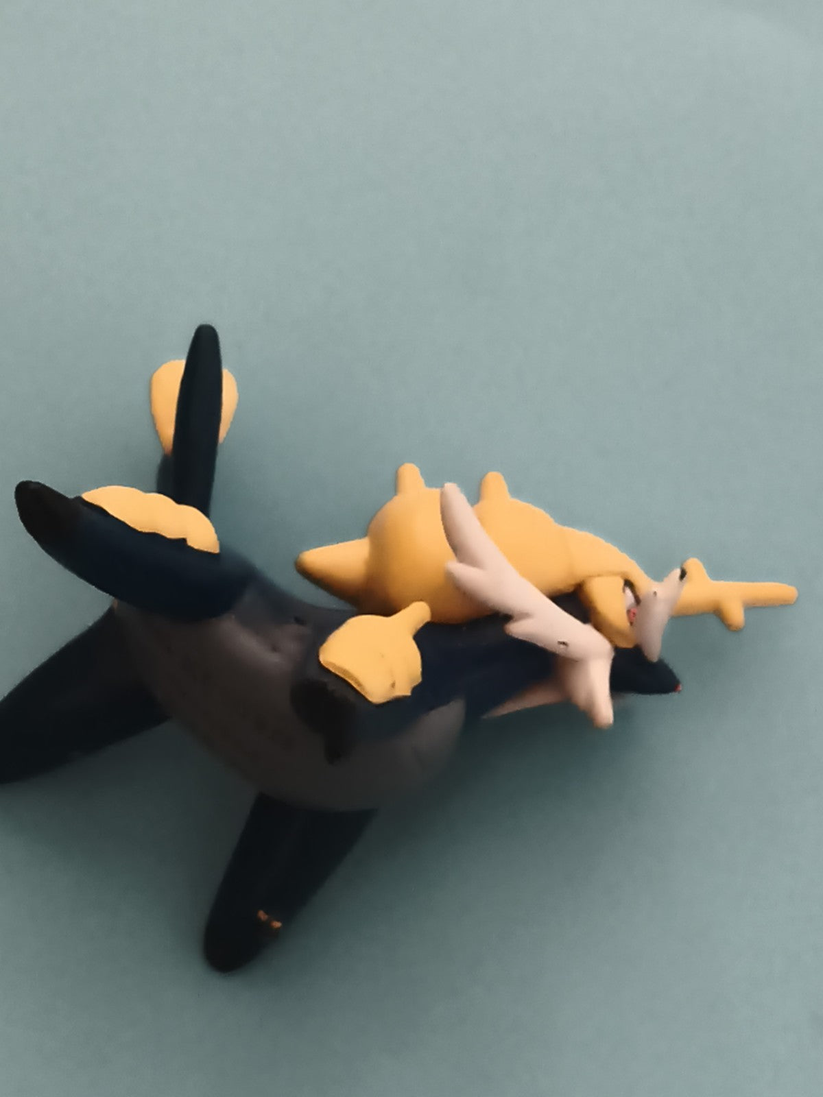 Figurine Pokémon Garchomp Mega jouet décor jaune bleu plastique