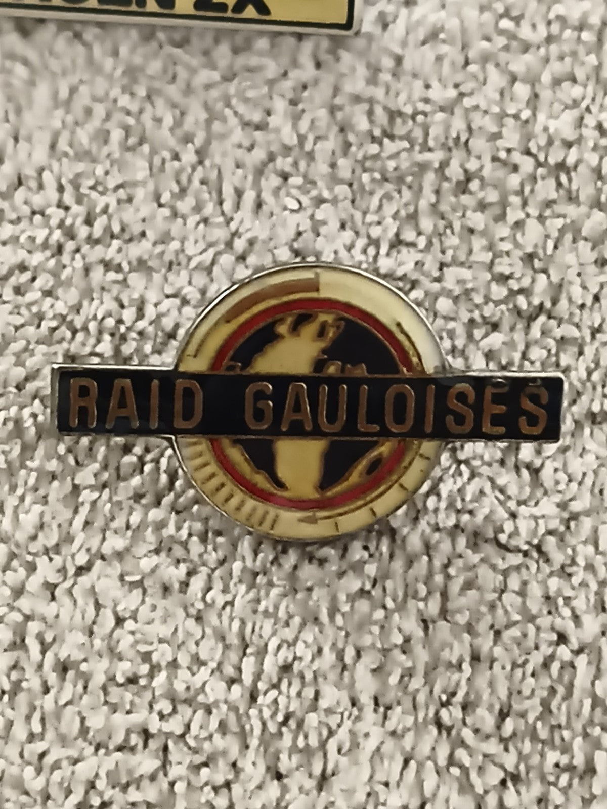 Pin's vintage RAID GAULOISES émaillé, badge ancien sport aventure (Ref 1)