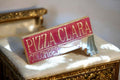 Pin's vintage Pizza Clara Colombes rétro, broche émaillée collection ancienne