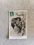 Carte postale ancienne CPA femme fleurs timbre 5c couleur pastel