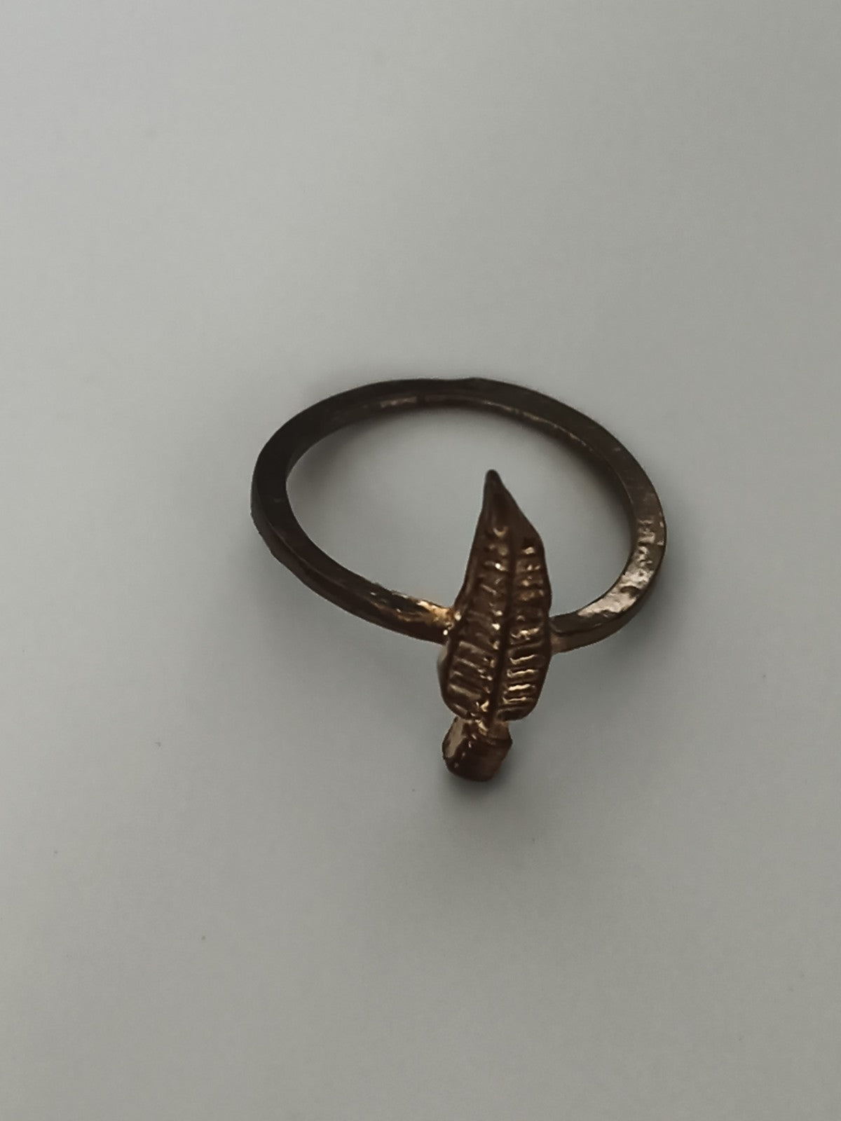 Bague vintage feuille finition dorée anneau fin taille 54 rétro femme