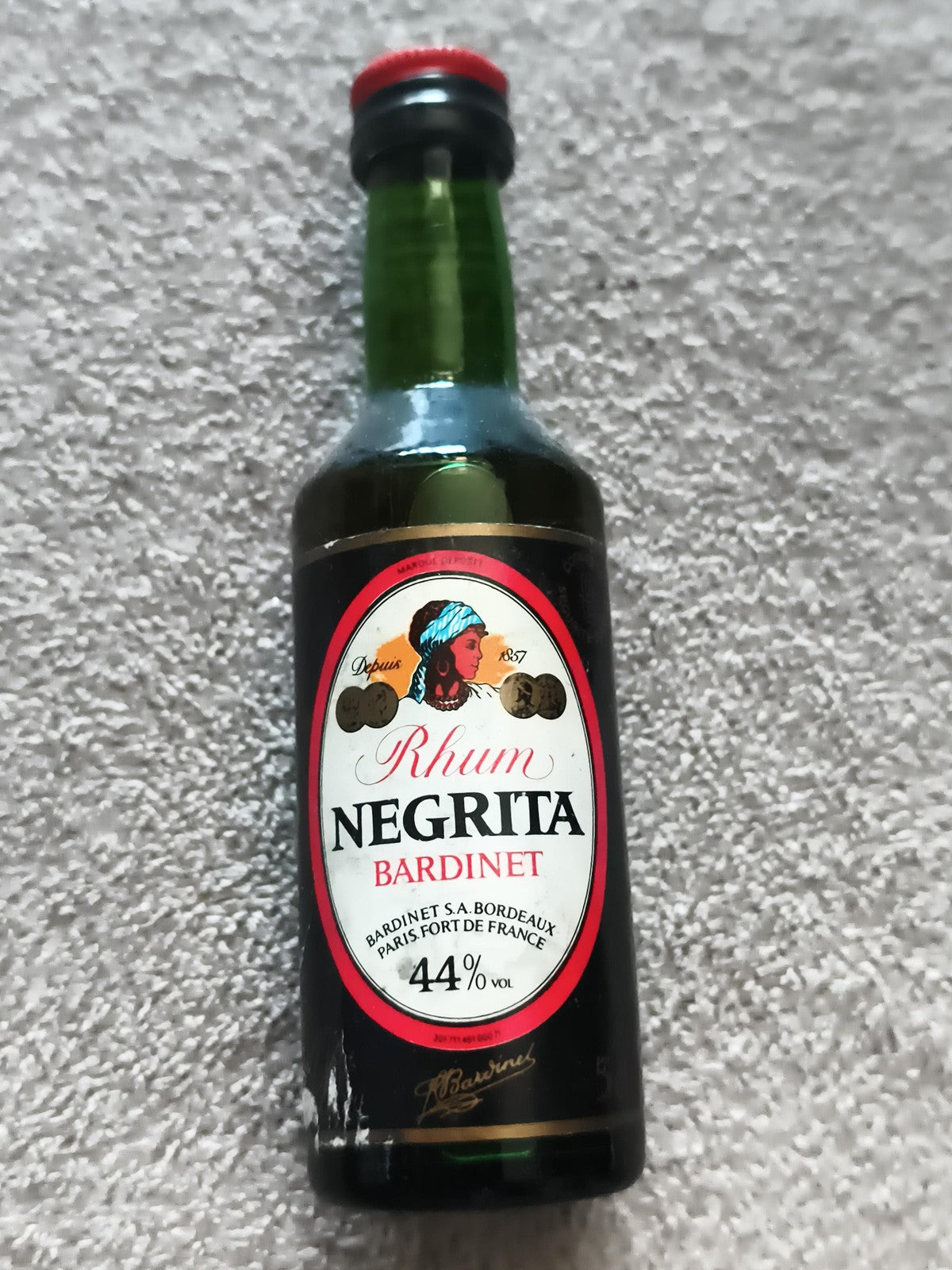 Mignonnette vintage Rhum Negrita Bardinet 44% bouteille ancienne pleine