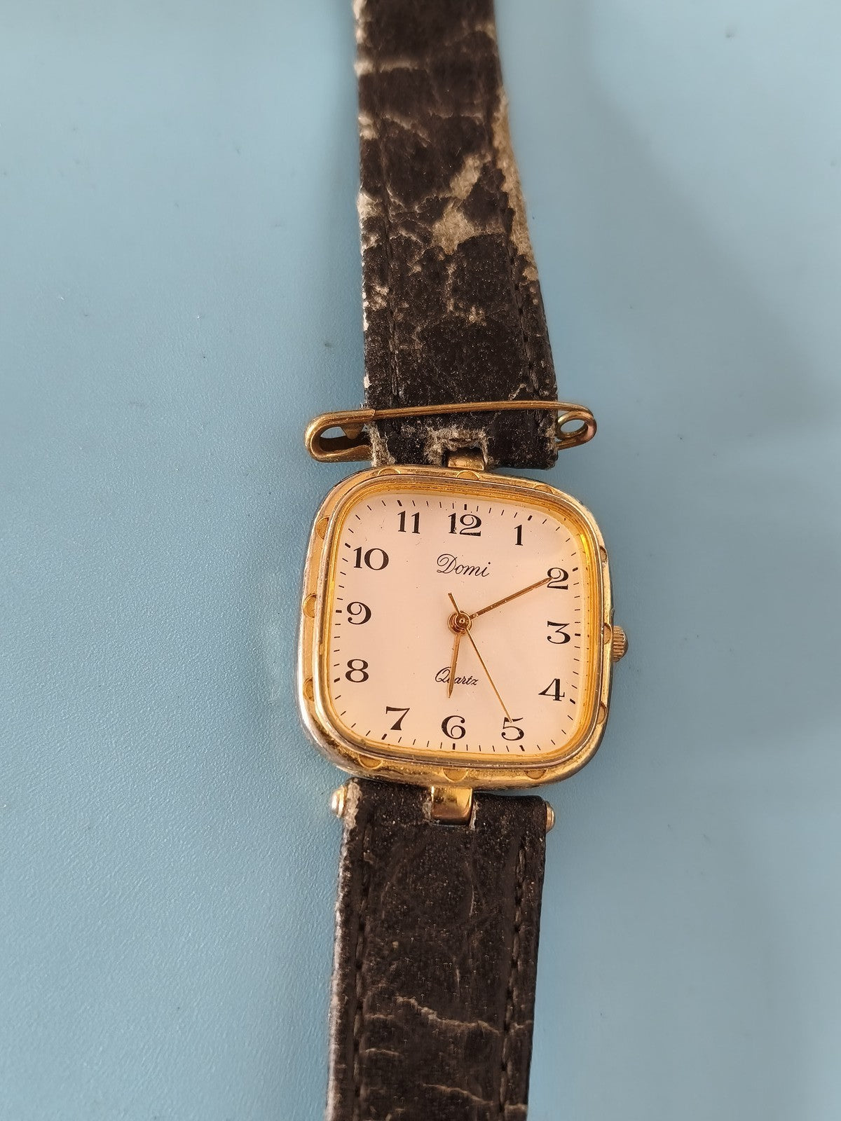 Montre ancienne femme Domi vintage rétro à remonter, montre-bracelet collection