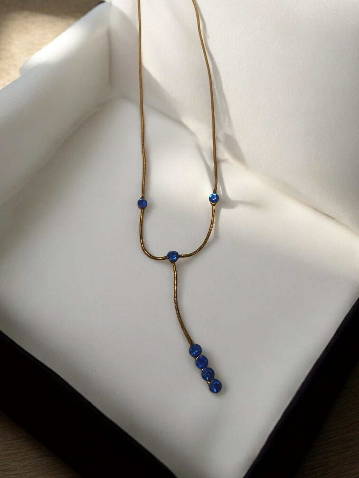 Collier vintage rétro doré perles bleu saphir, bijou fantaisie ancien
