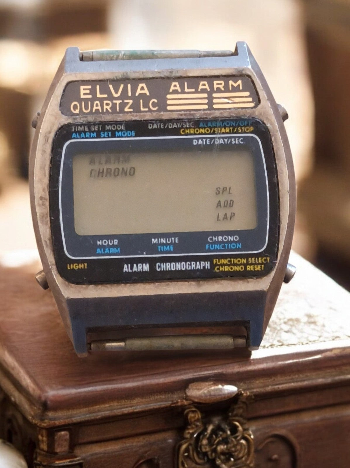 Montre digitale vintage Elvia Quartz LC Alarm chrono années 80, montre-bracelet