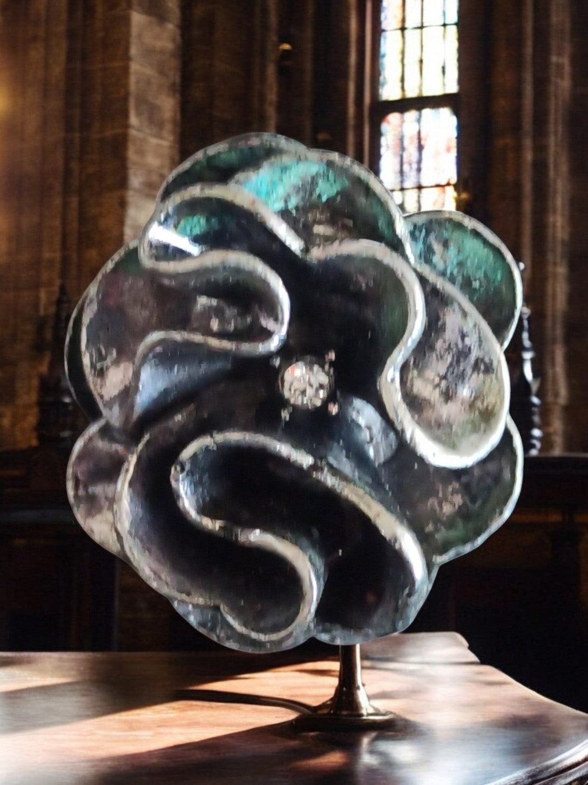 Sculpture décorative fleur abstraite vintage sur socle, pièce créateur