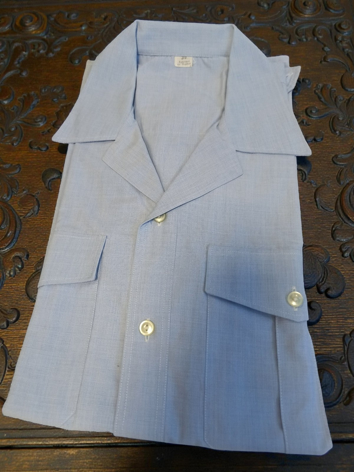 Chemise militaire vintage bleu clair ancien vêtement armée manches courtes