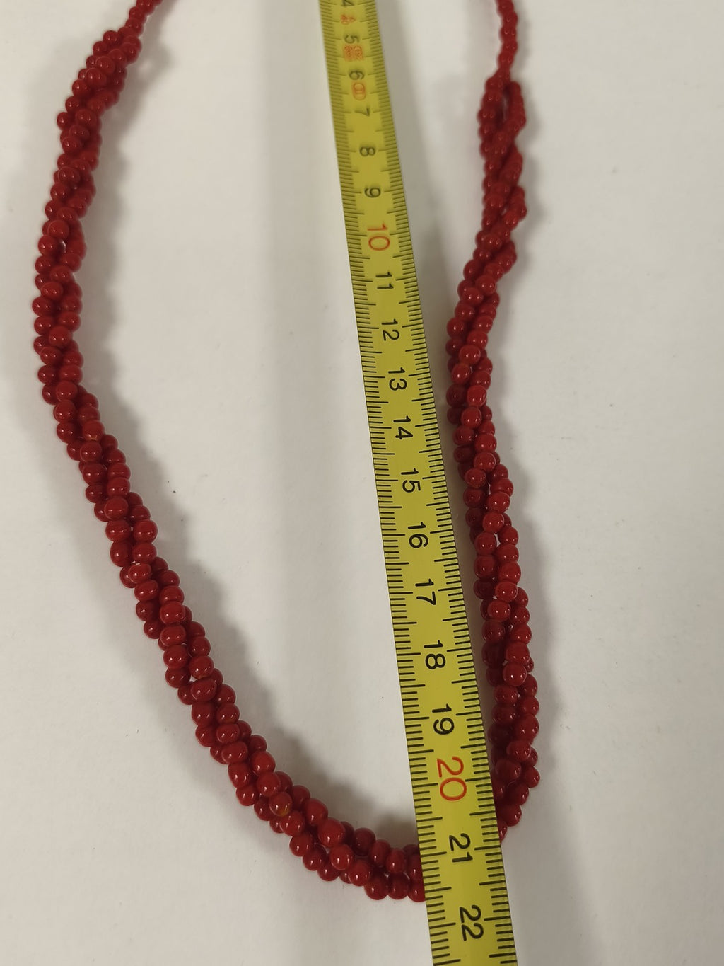 Ancien gros collier en corail rouge véritable, perles rondes, fermoir doré
