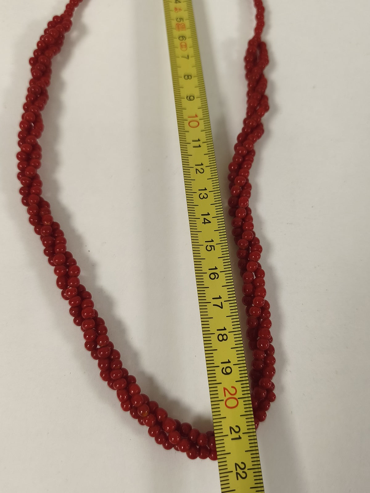 Ancien gros collier en corail rouge véritable, perles rondes, fermoir doré