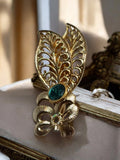 Broche vintage dorée style Art Déco, motif feuille, cabochon vert émaillé