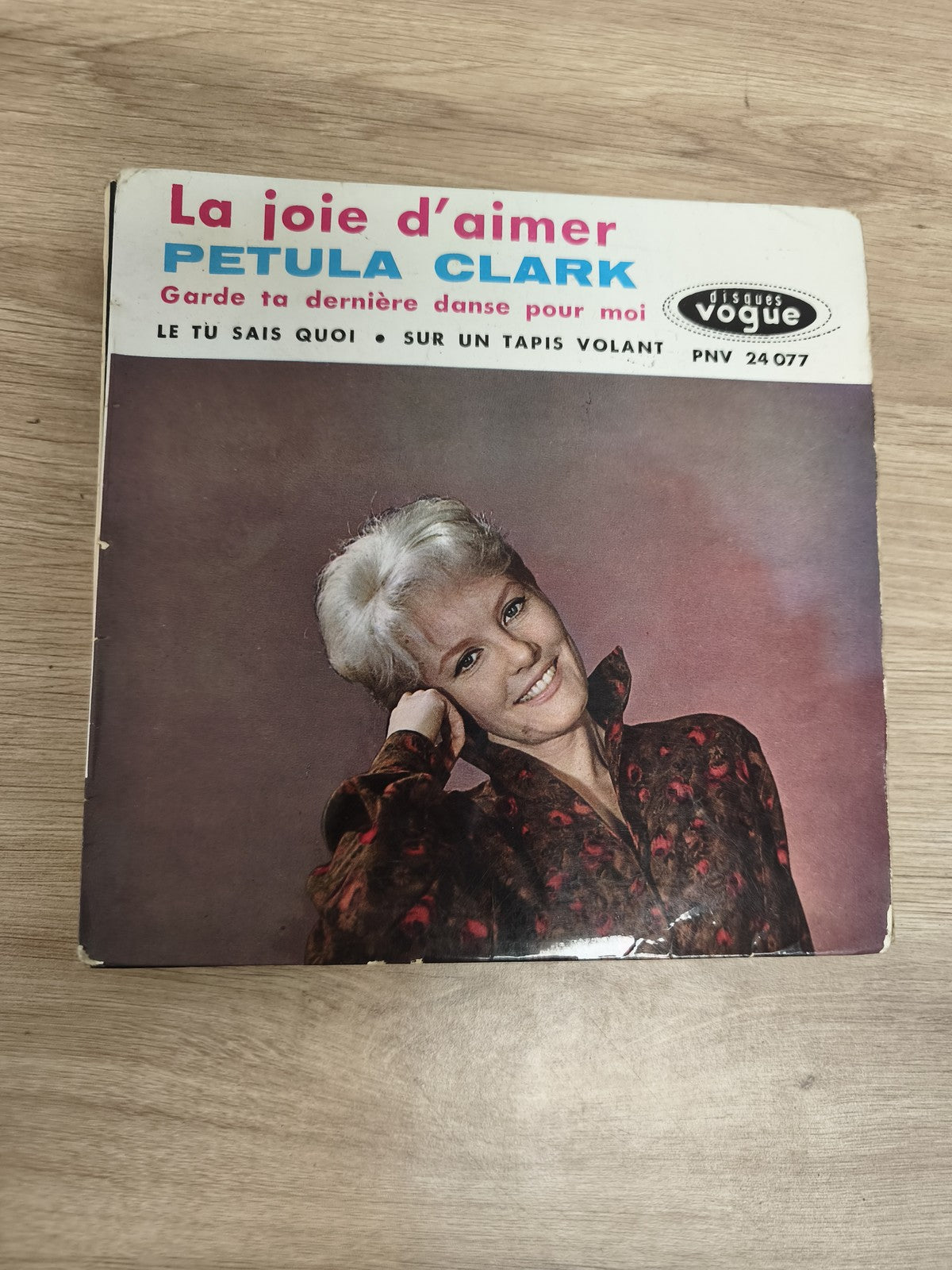 Vinyle 45T Petula Clark La joie d?aimer Disques Vogue PNV 24077 pochette couleur