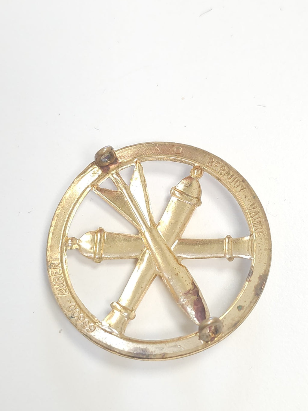 Insigne béret Artillerie militaire métal jaune emblème armée uniforme badge