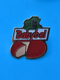 Vintage pin's Babybel ancien logo fromage rouge collection publicitaire