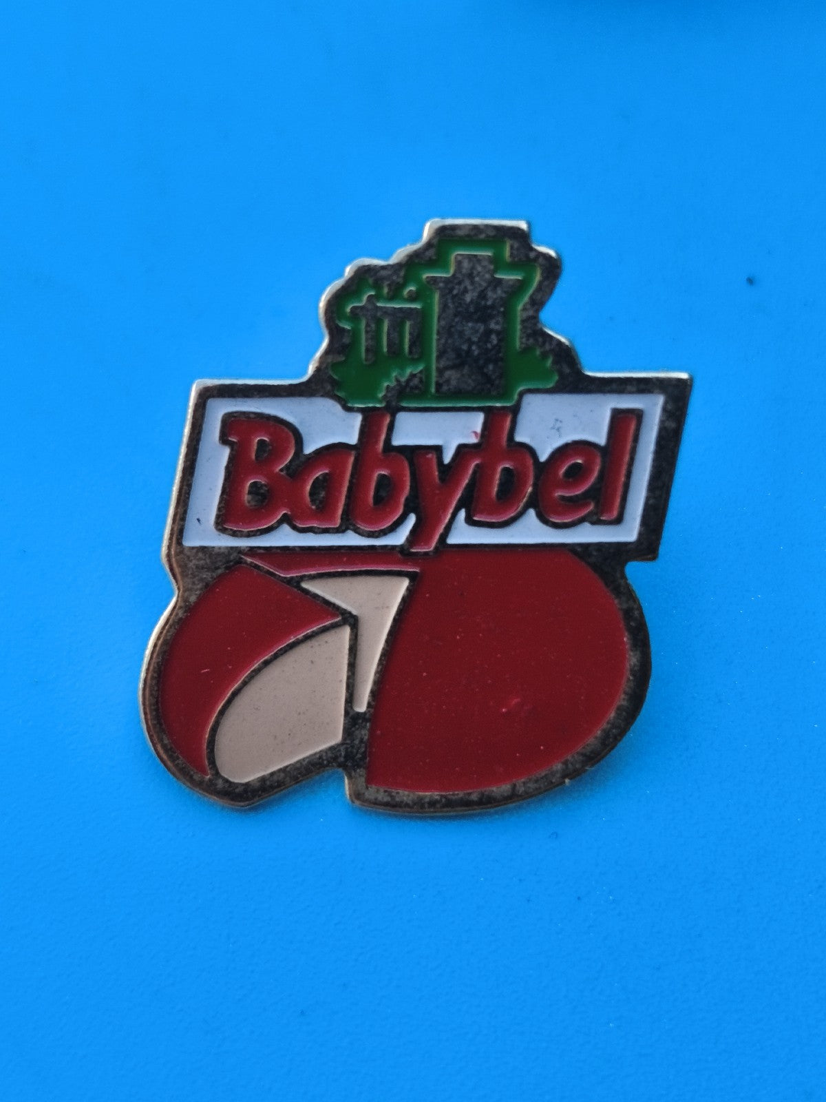 Vintage pin's Babybel ancien logo fromage rouge collection publicitaire
