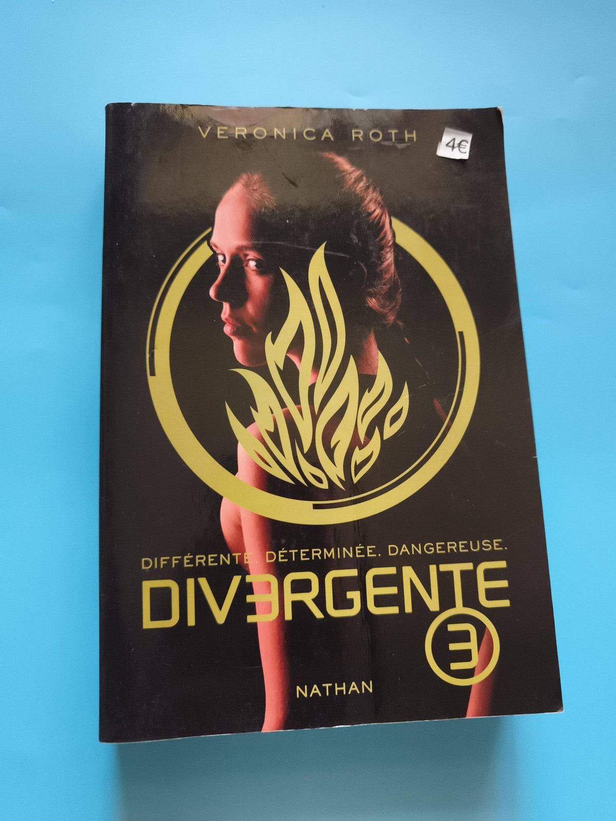 Livre Divergente 3 Veronica Roth Nathan couverture noire saga dystopie