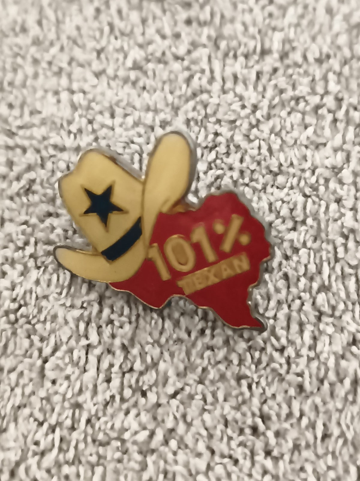 Pin's vintage 101% Texan chapeau étoile USA badge ancien (Ref 4)